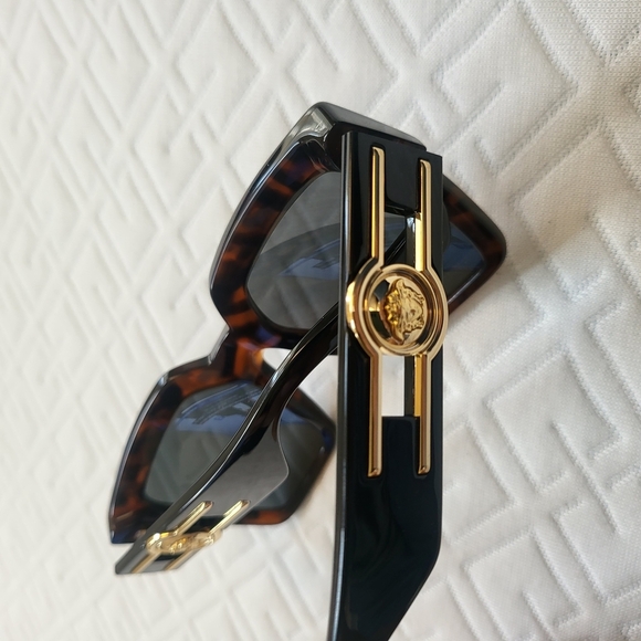 Versace Sunglasses Modern Design New.. main image 4